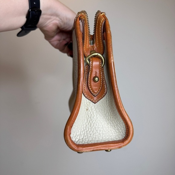 Dooney & Bourke Cream and Tan Leather Bag Vintage - Picture 10 of 15